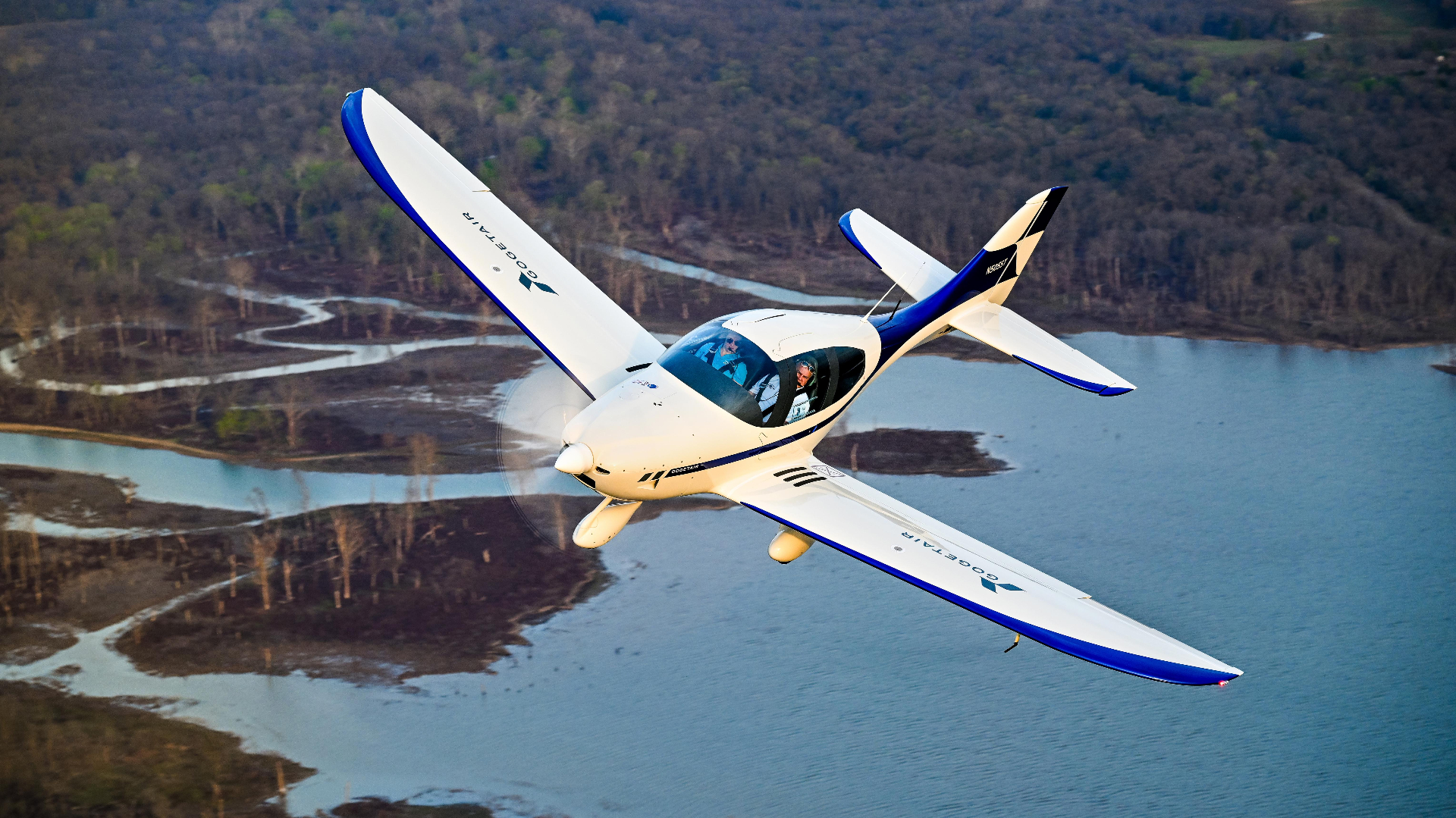 Single-engine trainer aircraft